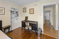 Modern Memphis Retreat - Sleeps 7 - Fireplace - balcon