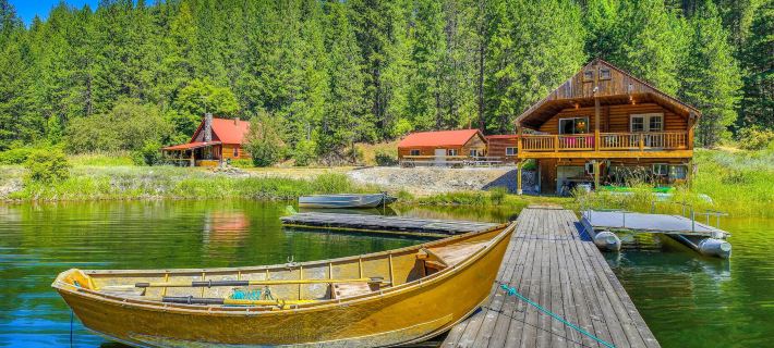 700-acre Property w/ 33-acre Lake & Dual Cabins! Hotels in Stevens County