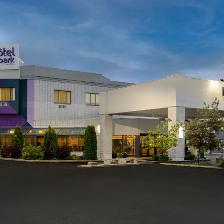 Spark by Hilton Montreal Brossard