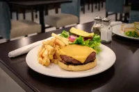 Holiday Inn CHARLOTTESVILLE-UNIV AREA by IHG - sarapan