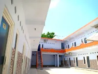 Penginapan Kurnia Sluke - Motels