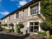 The Oakhill Inn - parking