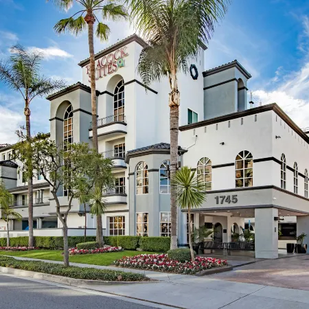 Peacock Suites
