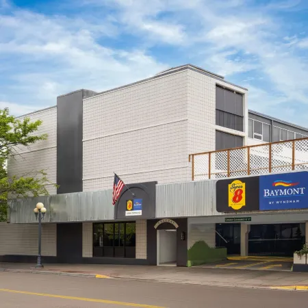 Super 8 by Wyndham Great Falls City Center