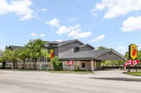 Super 8 by Wyndham Winnipeg West - جاكوزي