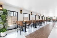 The Vietta Hotel - Motels