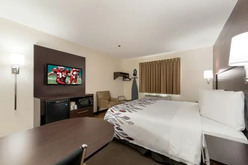 Red Roof Inn Auburn - 2-Star