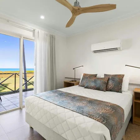 Moonlight Bay Suites