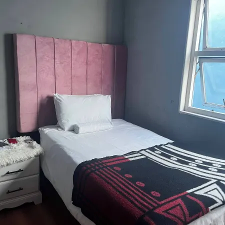 Serene 3-bedroom Apartment in Cape Town - Pets Welcome!
