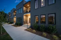 Walk to Hattie B s - East Nashville Sleeps 12 - Homestays