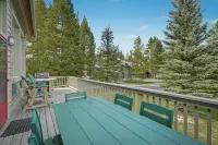 Cozy Rustic Condo minutes from Big Sky Resort & Town Center! Hot Tub & Sauna! - 3つ星