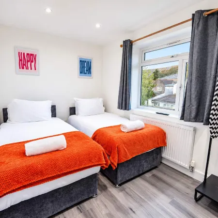 Comfortable 2-Bedroom Home Base in Cardiff