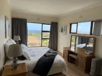 Hermanus Heights Villa - parking