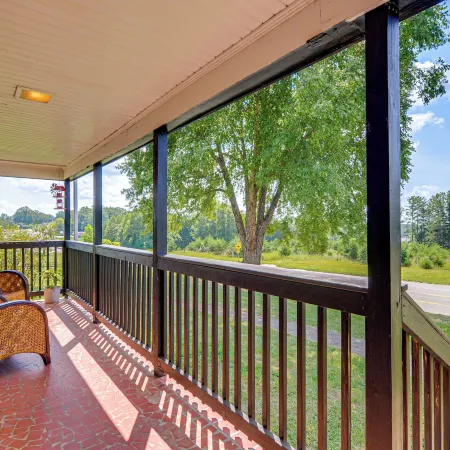 Quiet Stuart Retreat w/ Yard & Fireplace