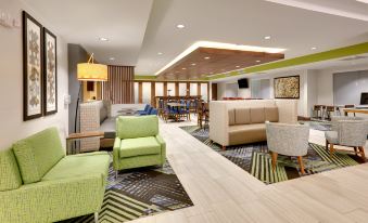 Holiday Inn Express & Suites Mitchell