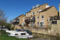 River Courtyard Apartment in the Heart of Hotels near St Neots Evangelical Church