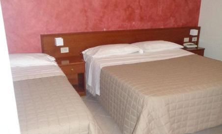 Hotel Millennium - Housity