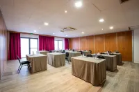 Le M & Spa Bordeaux Aéroport by Hôtels & Préférence فنادق في ميريناك