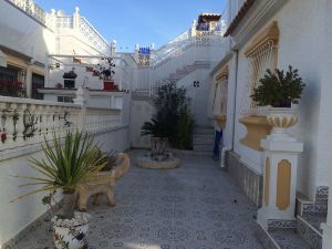 4 Bed 3 Bath Villa Sleeps 8, Pool Wifi Tv Close to Beach Restaurants and Shops