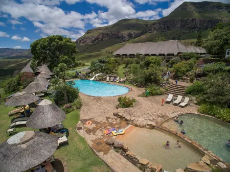 Cathedral Peak Hotel Отели в г. Gaints Castle Game Reserve