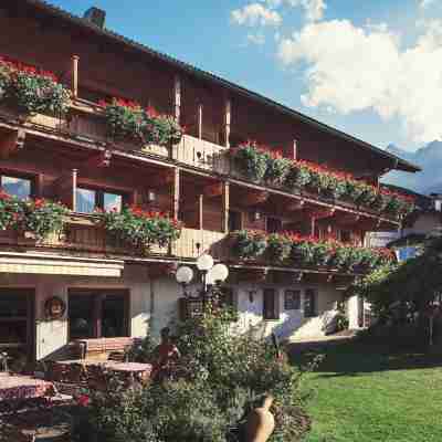 Hotel Alpenstolz Hotel Exterior