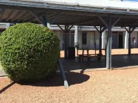 EZ 8 Motel Airporter - motel