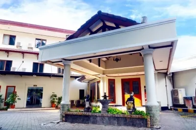 Puri Mega Hotel فنادق في 