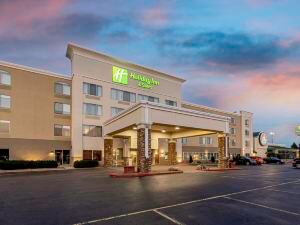 Holiday Inn & Suites Wausau-Rothschild