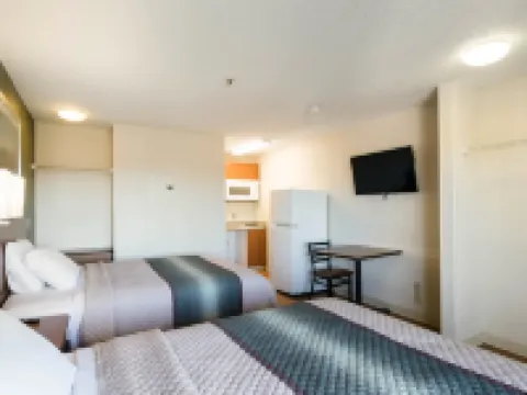 ホームタウン スタジオズ デンバー - ソーントン バイ レッド ルーフ ソーントンのホテル