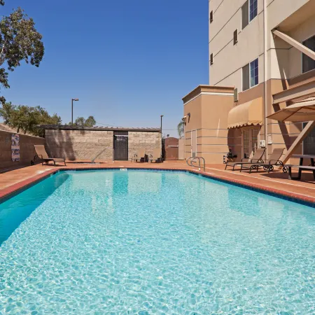 Holiday Inn Express & Suites BAKERSFIELD CENTRAL by IHG