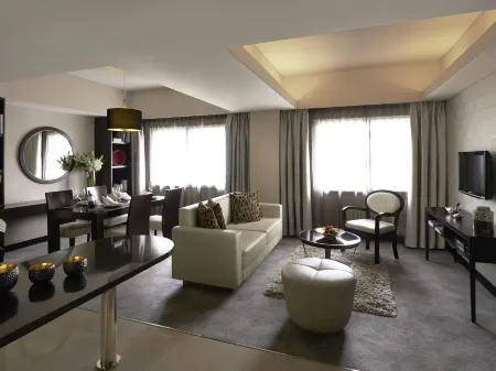 Pullman Jakarta Indonesia Thamrin CBD Отели рядом с достопримечательностью «Senayan Madya Stadium»