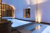 Laz' Hotel Spa Urbain Paris - piscina