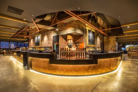 Nightcap at the Cheeky Squire Отели в г. Каррум Даунс