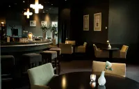 佈雷達市中心萊昂納多酒店 - 酒吧