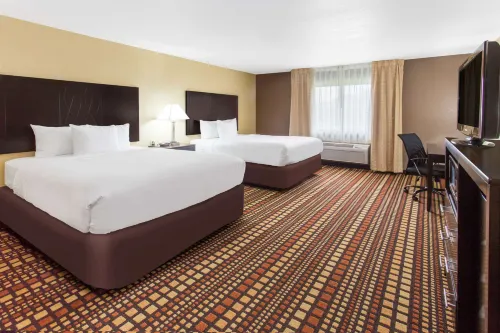 Days Inn & Suites by Wyndham Davenport East Hotels in Davenport