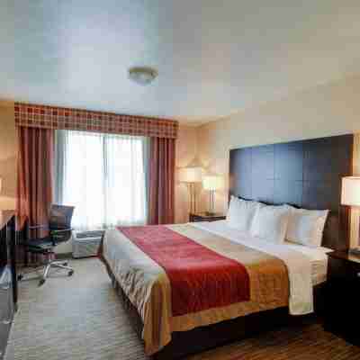 Comfort Inn & Suites Rooms