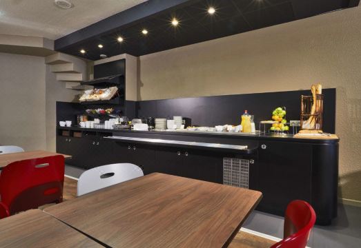 Campanile Paris Ouest - Levallois Perret Over view