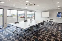 Hampton by Hilton Humberside Airport فنادق في Ulceby