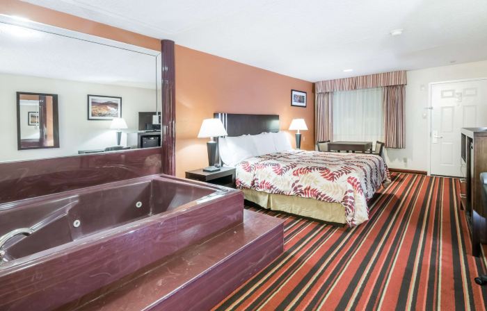 Days Inn & Suites by Wyndham Winnie