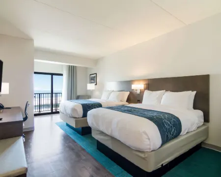 コンフォート イン & スイーツ ガルフ ショアーズ イースト ビーチ ニア ガルフ ステート パーク ボールドウィンのホテル