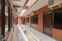 RedDoorz Syariah near Siloam Hospitals Bulak Kapal Hotel dekat Masjid Al-Hamdan Rest Area KM 19 B Jakarta-Cikampek