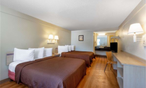 Travelodge by Wyndham Essington / Philadelphia Airport