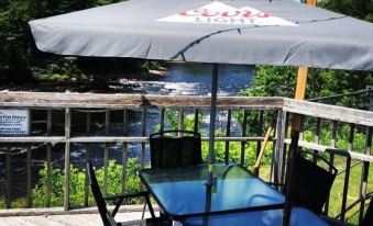 Petawawa River Inn & Suites