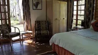 Woodland Gardens Self Catering Pet Friendly Lodge - balcony