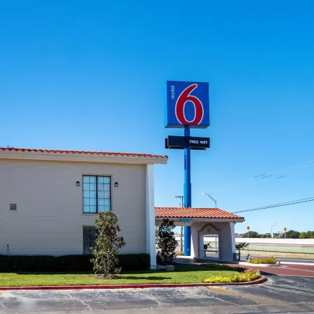 Motel 6 Euless, TX - DFW West Отели в г. Юлесс