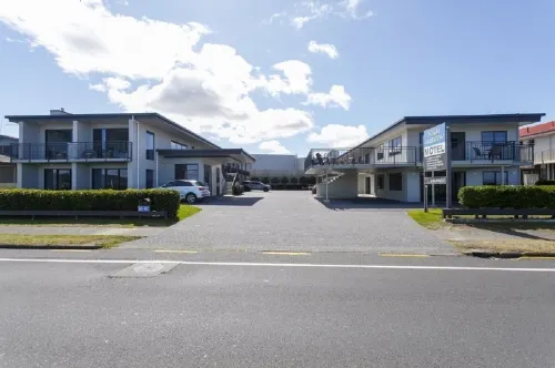 Acacia Lake View Motel - 3-Star