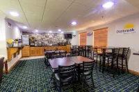 Days Inn & Suites by Wyndham Commerce Hotels in Commerce