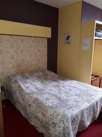 Hôtel des Jacobines Отели в г. Шалон-сюр-Сон