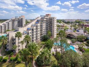 Enclave Hotel & Suites Orlando, a StaySky Hotel & Resort