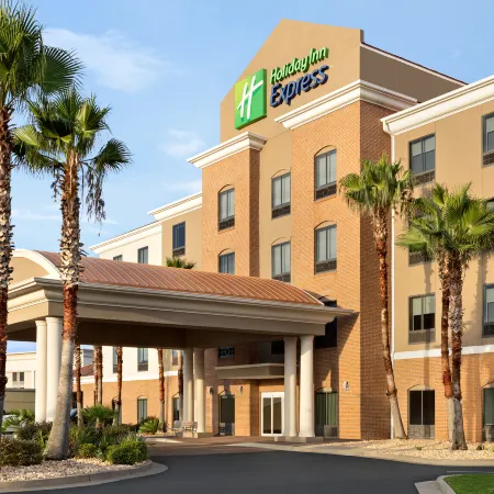 Holiday Inn Express & Suites WAYCROSS by IHG Отели в г. Уэйр